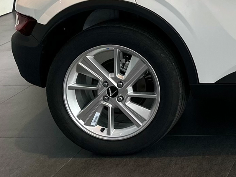 La-zăng đa chấu lên tới 18 inch trên mẫu xe SUV cỡ nhỏ