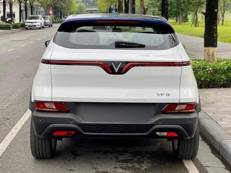 Khu vực đuôi xe VinFast VF 5 thiết kế góc cạnh